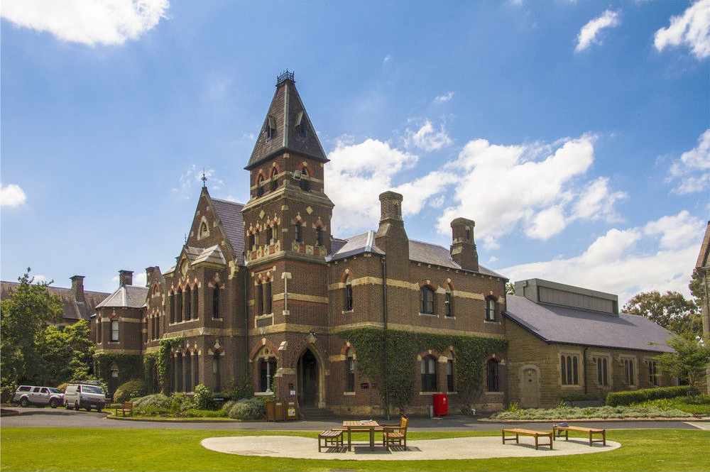 展示美国加州州立大学富勒敦分校毕业证图片,学校大概